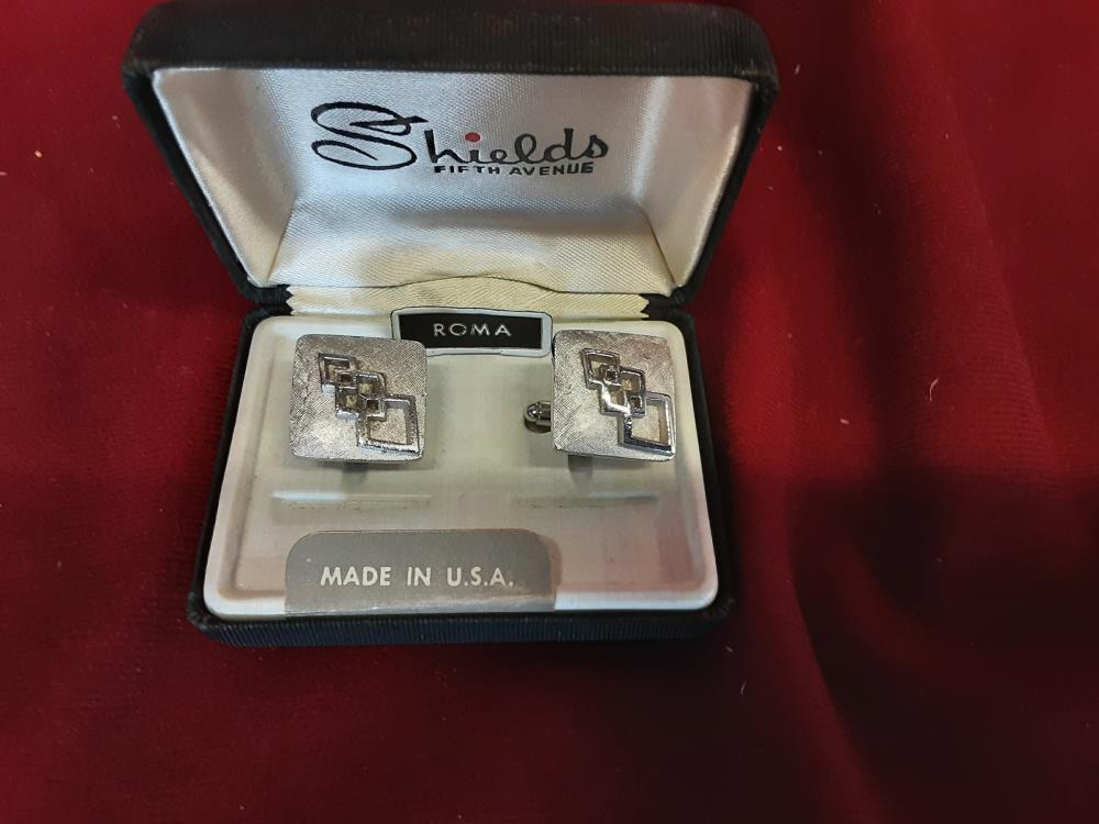 PAIRE BOUTONS DE MANCHETTE