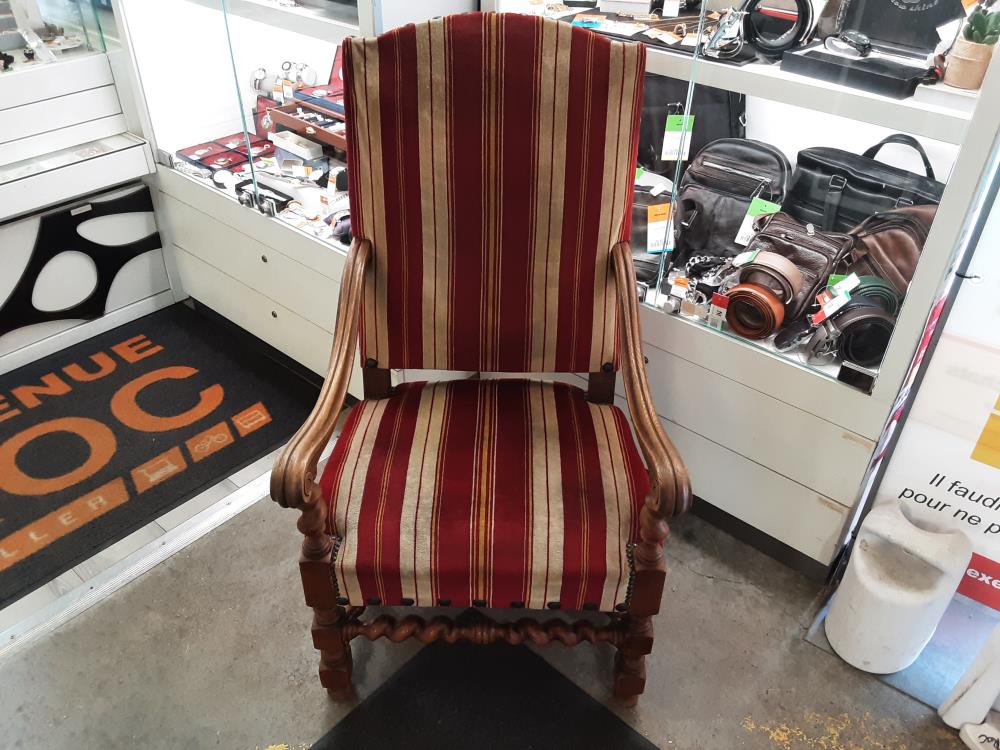 FAUTEUIL RAYÉ ROUGE ET CREME PIEDS BOIS TORSADES