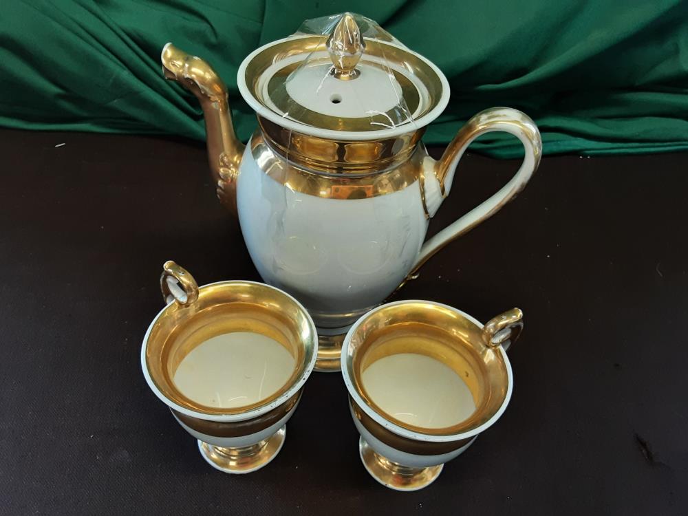 ENSEMBLE THEIERE + 2 TASSES BLANCHES ET OR