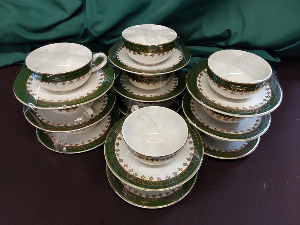 LOT DE 11 TASSES + SOUS TASSES SARREGUEMINES VERT ET DORÉ
