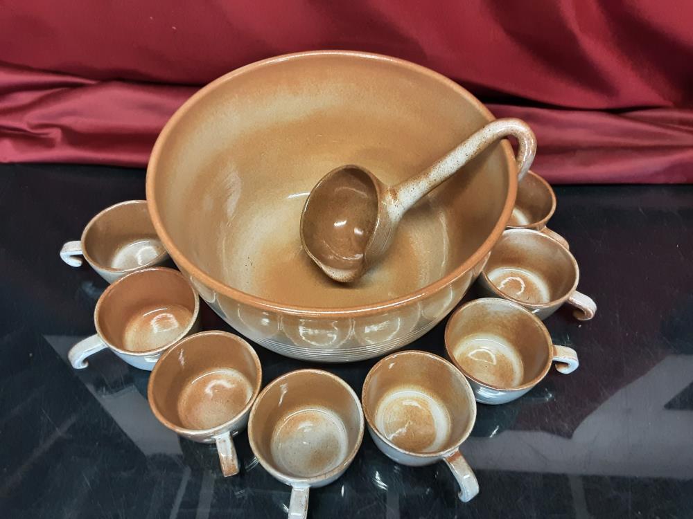 SERVICE A SALADE DE FRUITS EN GRES AVEC LOUCHE ET 8 TASSES