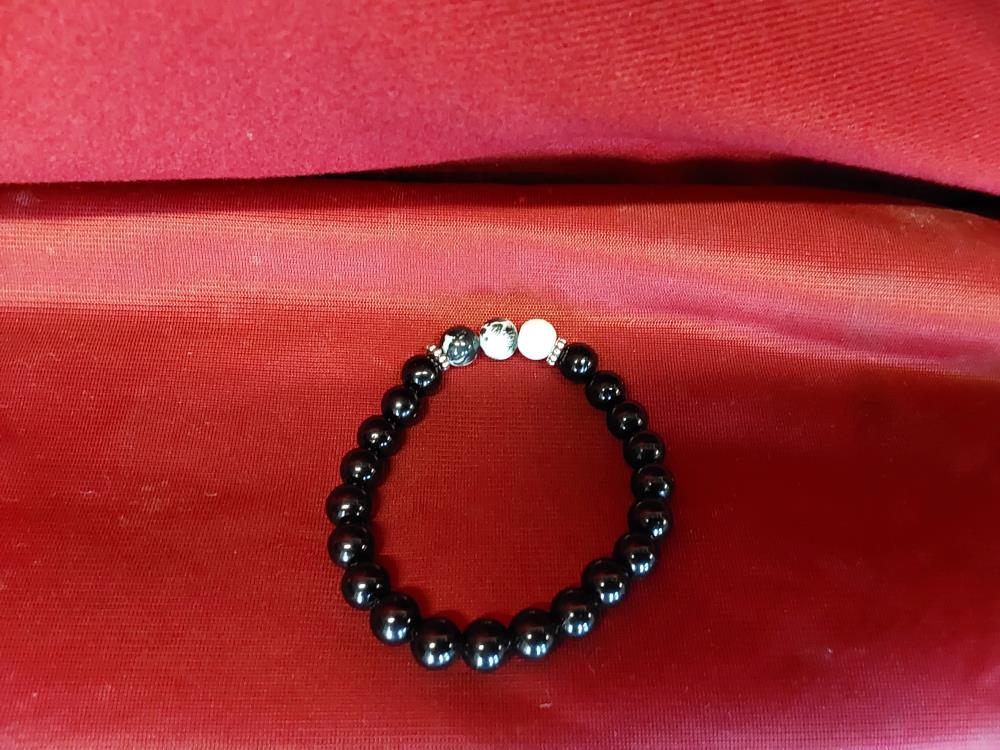 BRACELET EN PIERRES NOIRES ET BLANCHES