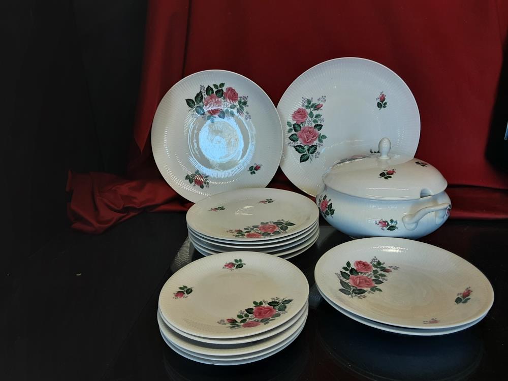SERVICE PORCELAINE DECOR ROSES
