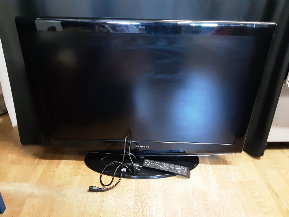 TELEVISEUR SAMSUNG AVEC TC - 101 CM - TNT 2 HDMI - 2 PERITELS