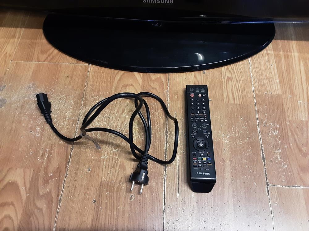 TELEVISEUR SAMSUNG AVEC TC - 101 CM - TNT 2 HDMI - 2 PERITELS