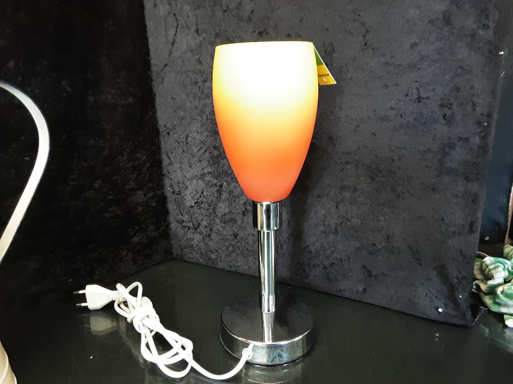 LAMPE A POSER PIED CHROME ABAT JOUR PATE DE VERRE ORANGE ET JAUNE
