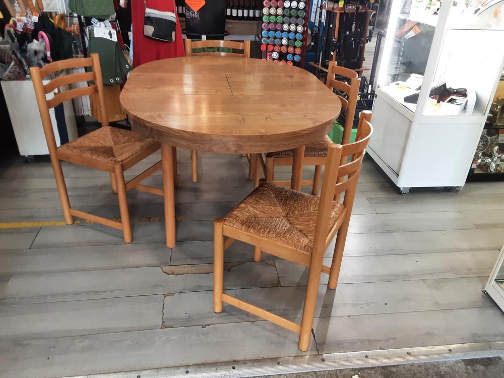 TABLE RONDE 1 ALLONGE CENTRALE DE 40CM ET 4 CHAISES PAILLEES