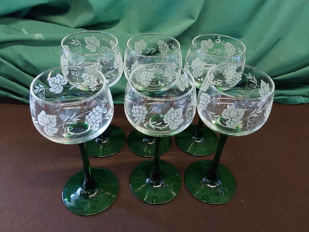 LOT DE 6 VERRES A VIN BLANC