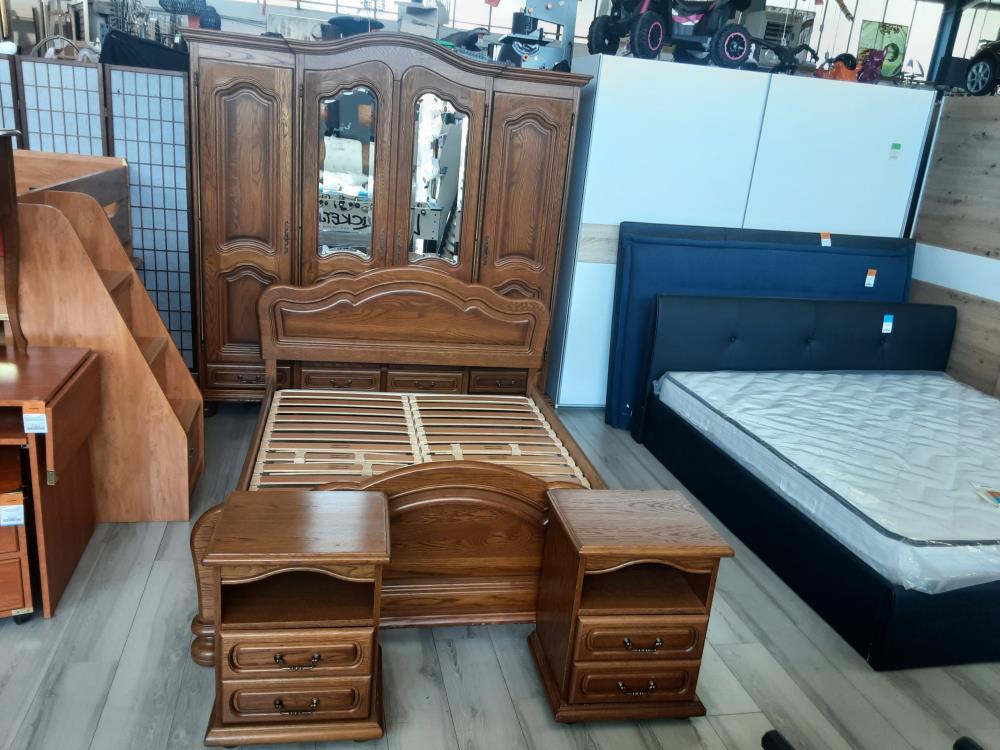 CHAMBRE A COUCHER EN CHENE AVEC LIT + SOMMIER 140 X 190