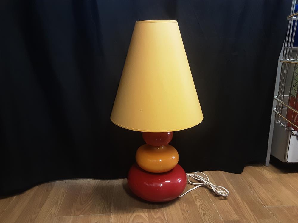 LAMPE A POSER ABAT-JOUR JAUNE  "GALETS" ORANGE ET ROUGE  