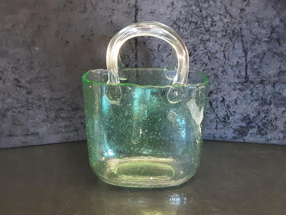PANIER EN VERRE SOUFFLÉ VERT