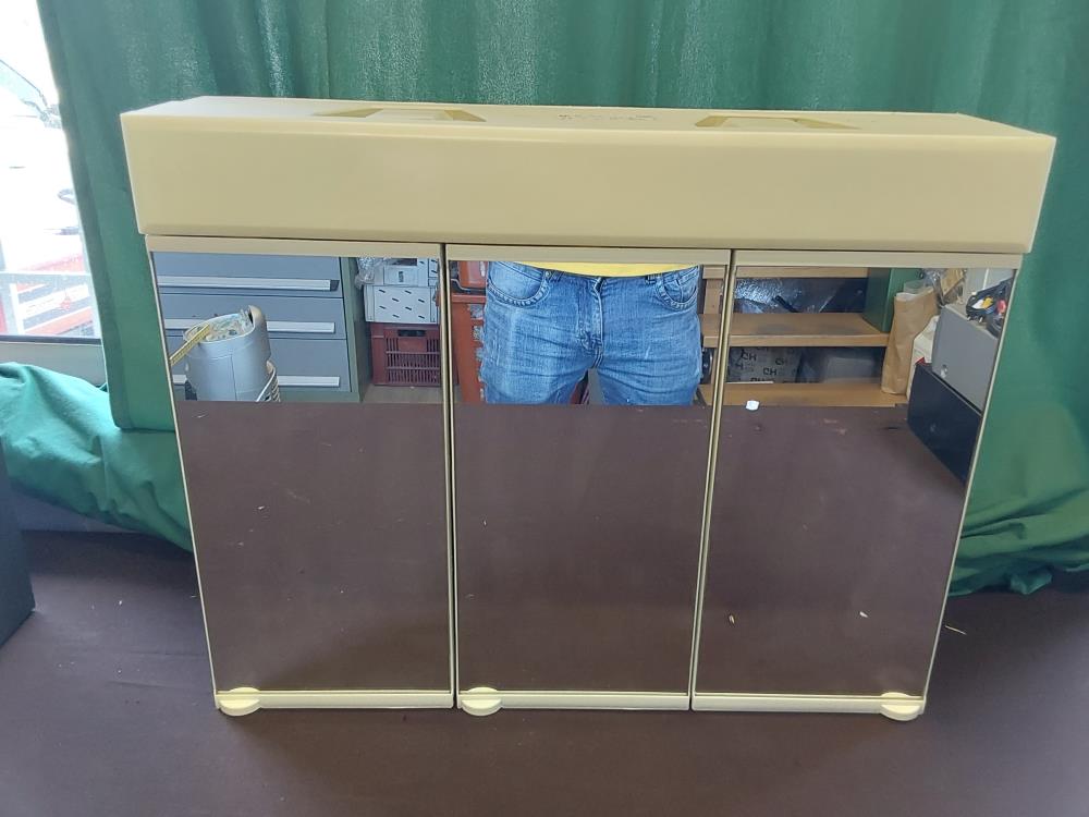 ETAGERE MIROIR DE SDB 