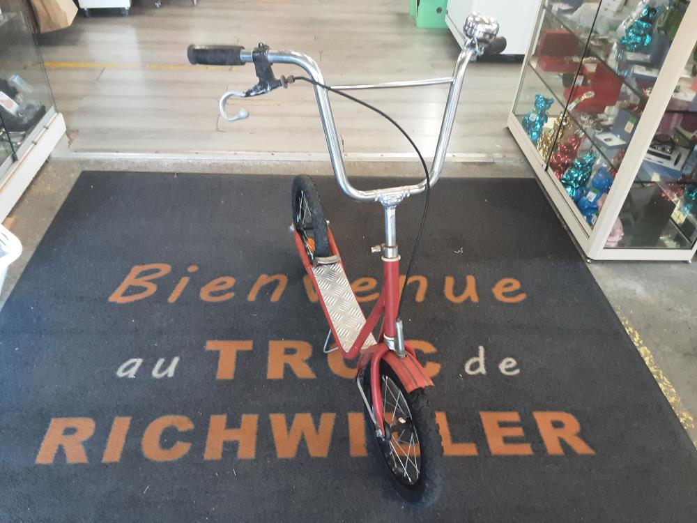 TROTINETTE ROUGE ANCIENNE 