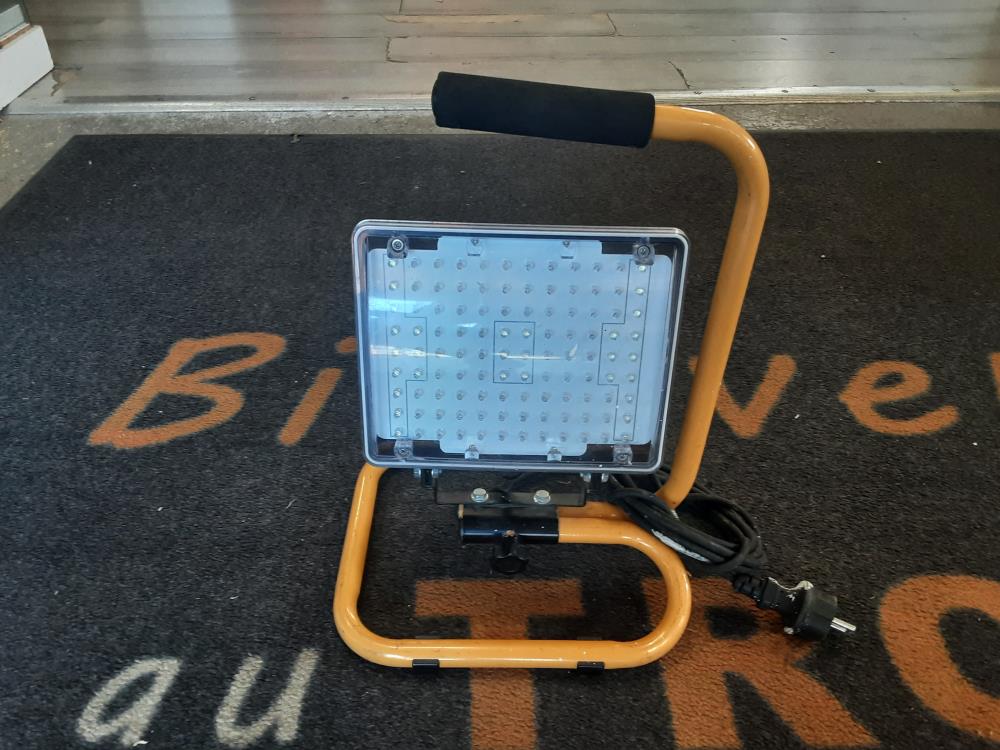 LAMPE LED DE CHANTIER 