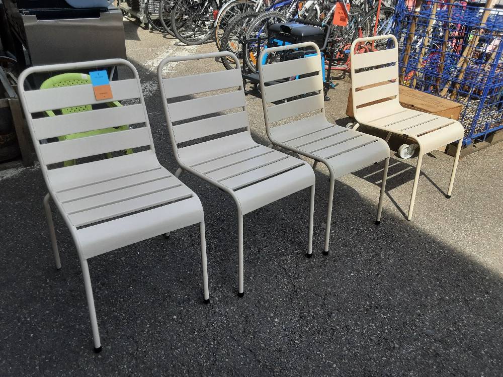 LOT DE 4 CHAISES DE JARDIN MÉTAL BEIGE (129241) 2ÈME CHOIX