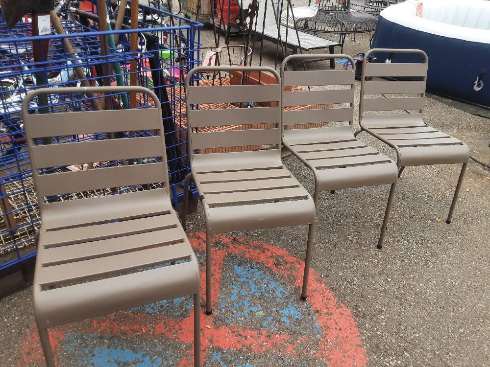 LOT DE 4 CHAISES DE JARDIN EN MÉTAL TAUPE (142564/63) 2ÈME CHOIX