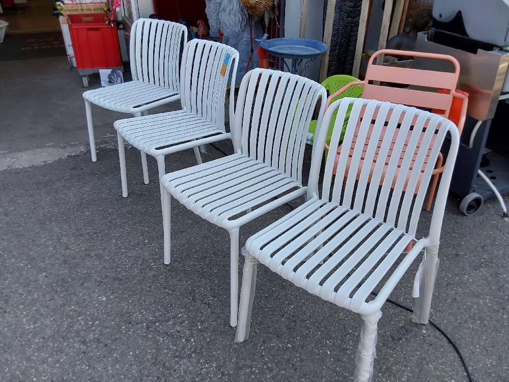 LOT DE 4 CHAISES DE JARDIN EMPILABLES POLYPROPYLÈNE BLANCHES (143811) 2ÈME CHOIX