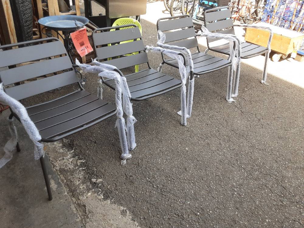 LOT DE 4 FAUTEUILS DE JARDIN BAS MÉTAL GRIS (120603) 2ÈME CHOIX