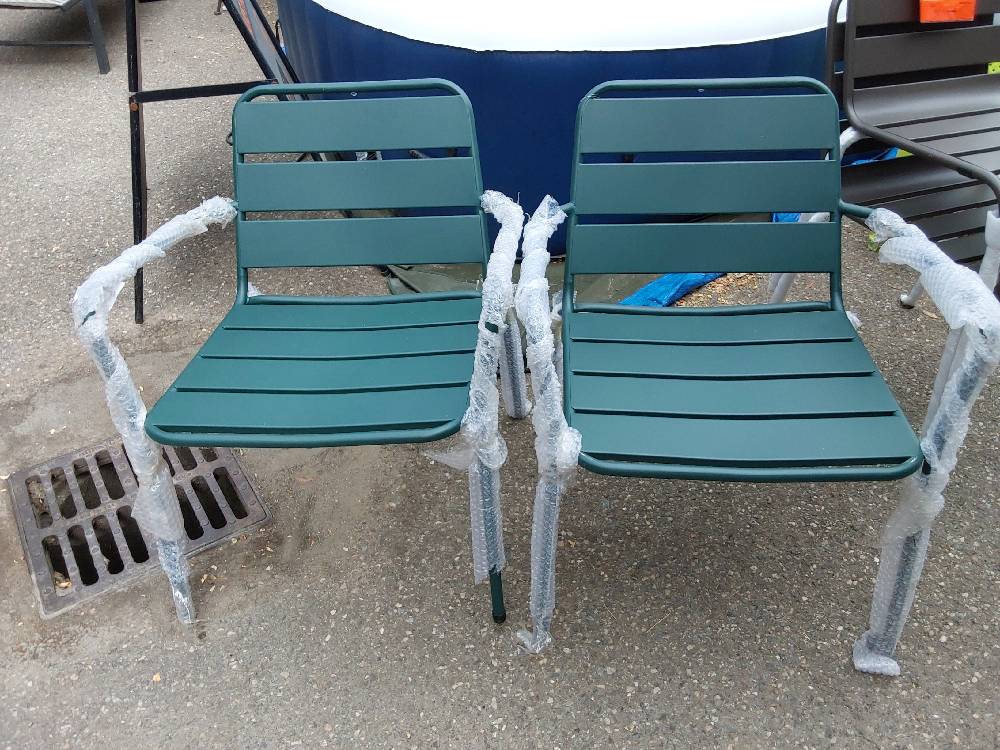 LOT DE 2 FAUTEUILS DE JARDIN BAS MÉTAL VERT (129255) 2ÈME CHOIX