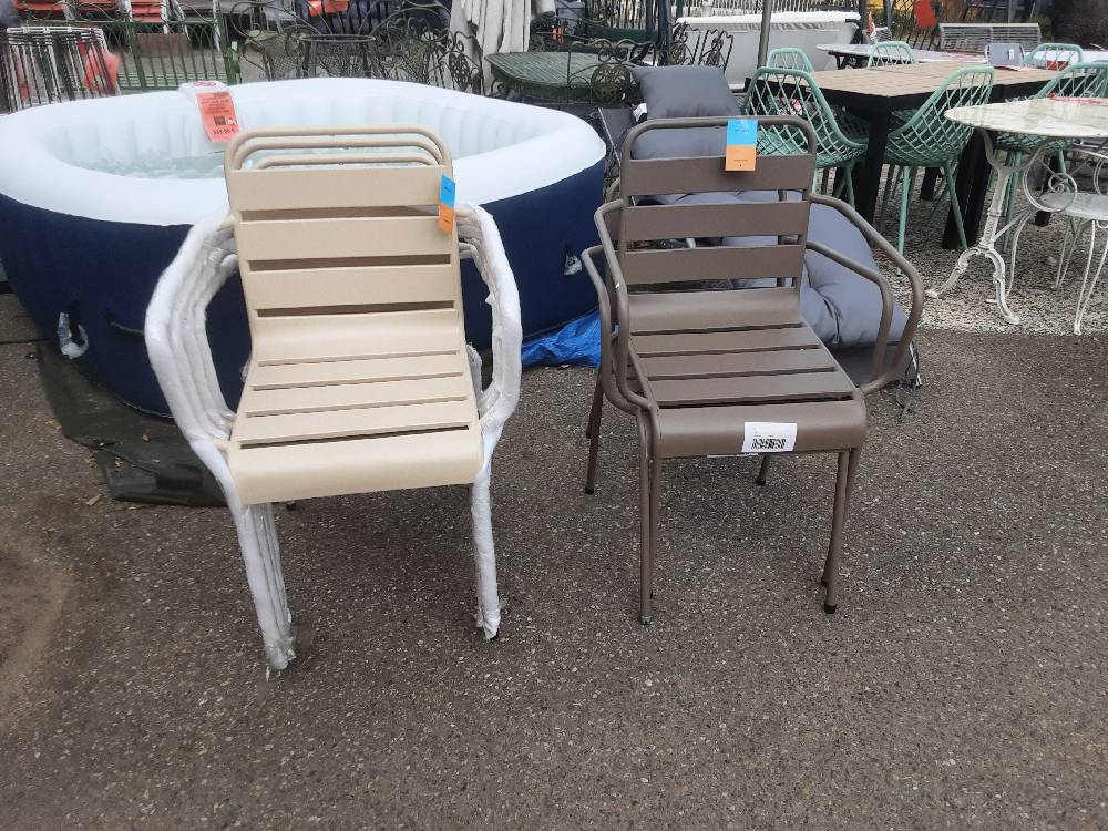 FAUTEUIL DE JARDIN EN MÉTAL TAUPE OU BEIGE (142591) 2ÈME CHOIX