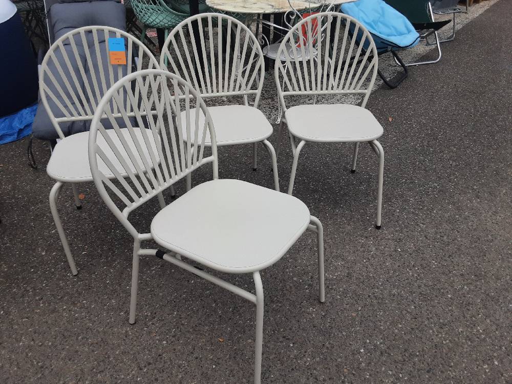 LOT DE 4 FAUTEUILS DE JARDIN EN MÉTAL BEIGE (142400) 2ÈME CHOIX