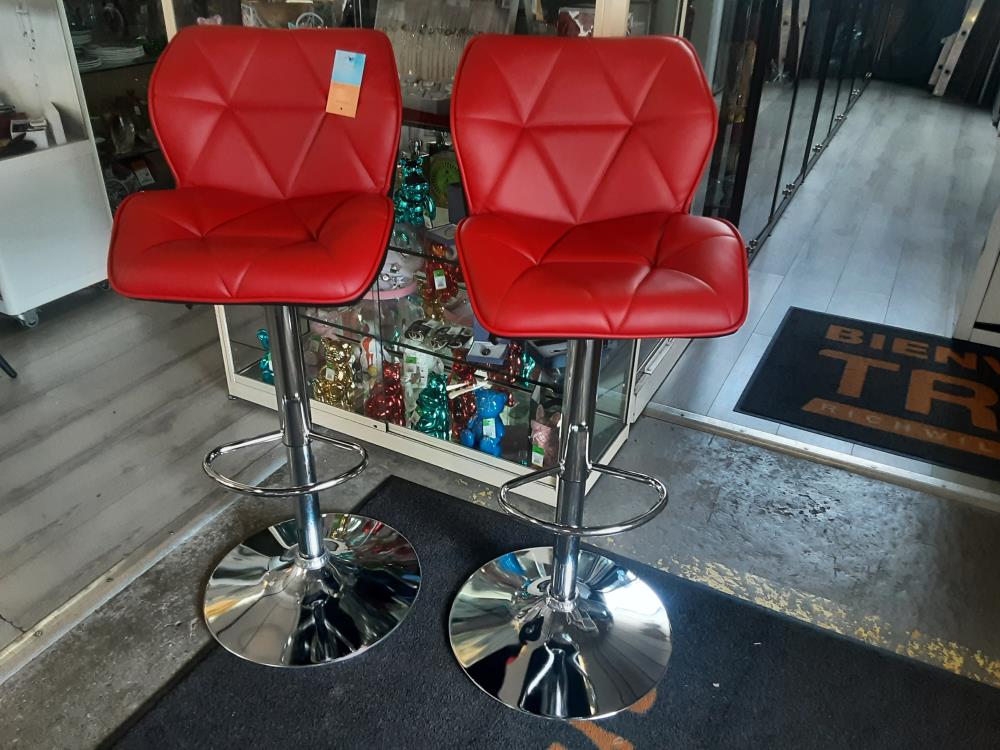 LOT DE 2 TABOURETS REGL.EN HAUTEUR ROUGE ET NOIR (83123) 2ÈME CHOIX