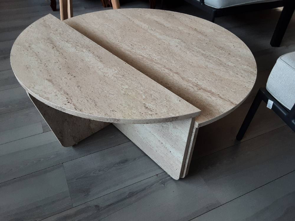 LOT DE 2 TABLES BASSES EFFET TRAVERTIN (140929) 2ÈME CHOIX