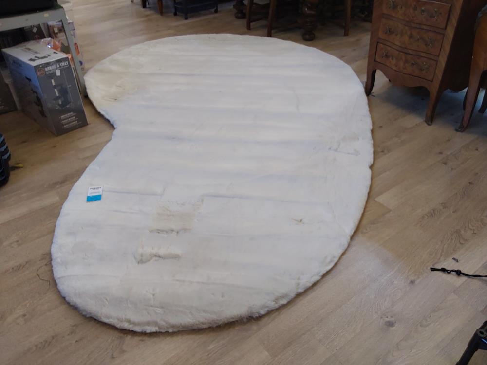 TAPIS ORGANIQUE EFFET FOURRURE BEIGE 200X300CM (139377) 2ÈME CHOIX