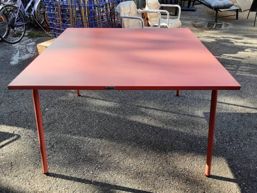 TABLE DE JARDIN CARRÉE EN MÉTAL TERRACOTTA (142416) 2ÈME CHOIX