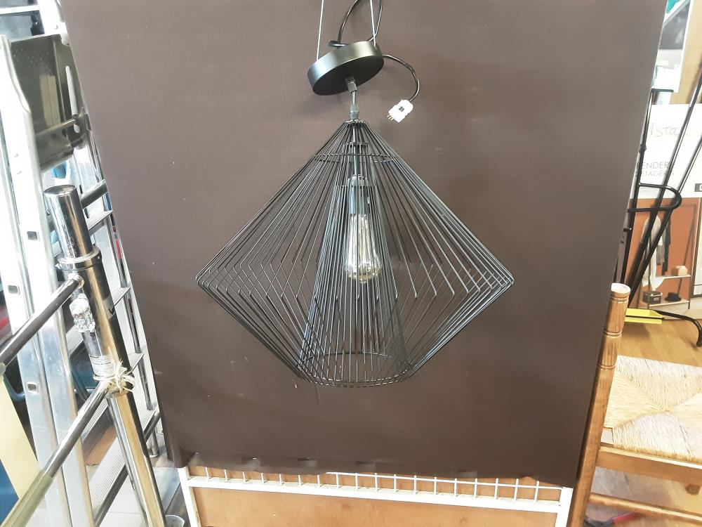 LUSTRE METAL AJOURÉ DOUBLE ABAT-JOUR + AMPOULE
