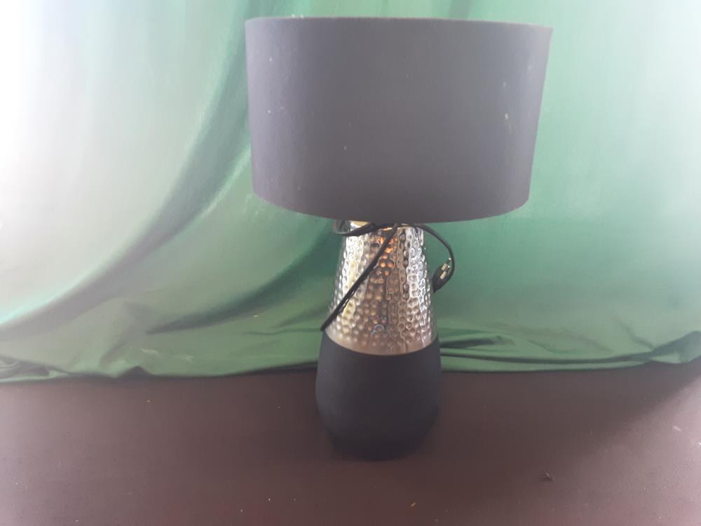 LAMPE DE SALON NOIR ET CHROME