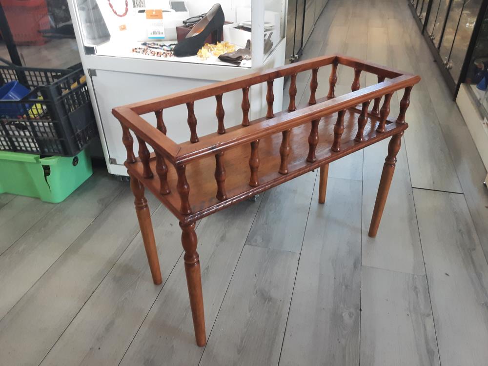 PORTE PLANTE RECTANGULAIRE EN BOIS