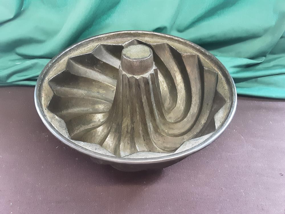 MOULE A  KOUGLOF METAL