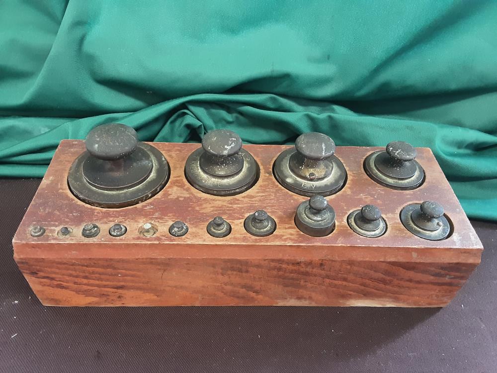LOT DE POIDS TGM SUPPORT EN BOIS
