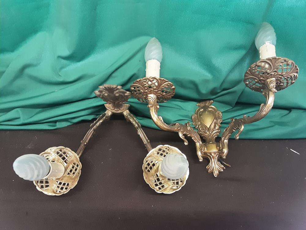 PAIRE D'APPLIQUES METAL