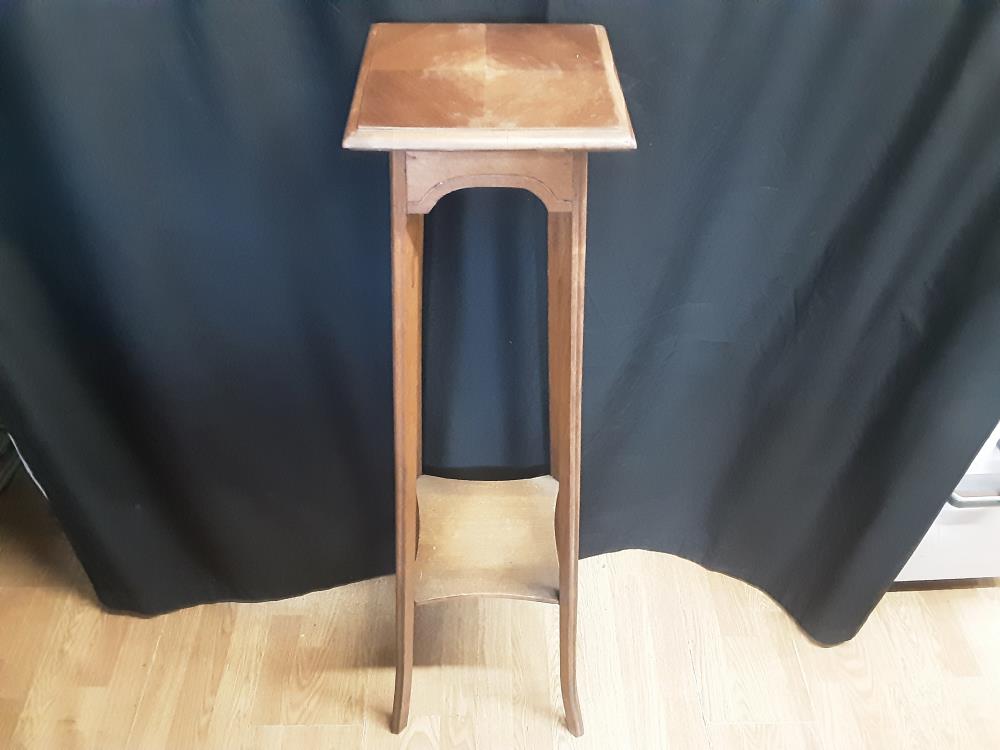 SELLETTE PORTE PLANTE CARREE EN BOIS