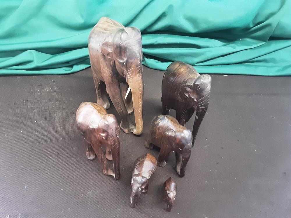 FAMILLE 6 ELEPHANTS EN BOIS