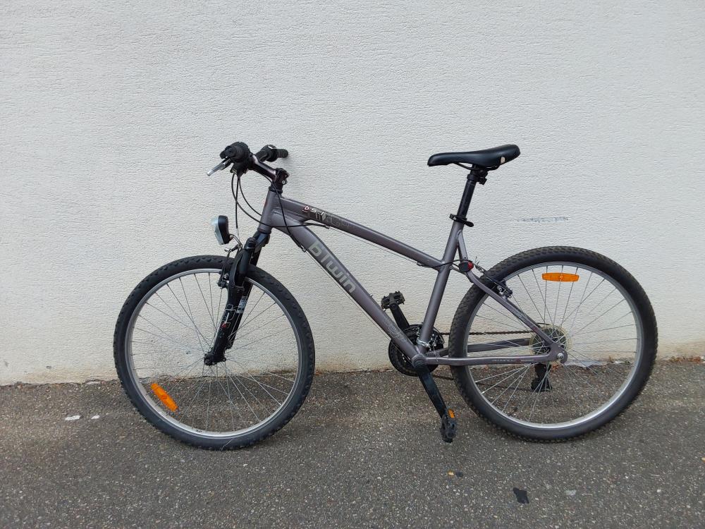 VTT BTWIN GRIS ET NOIR 26 P