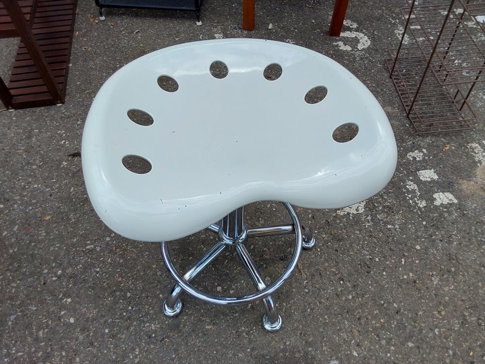 TABOURET BLANC REGLABLE EN HAUTEUR