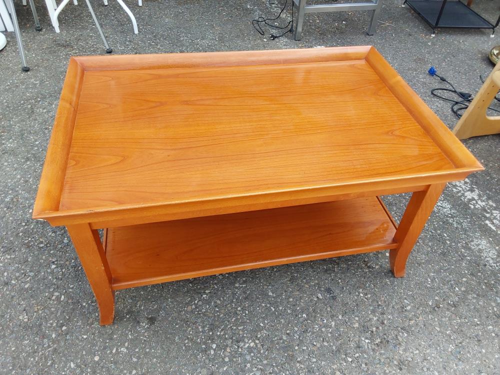 TABLE BASSE EN BOIS 