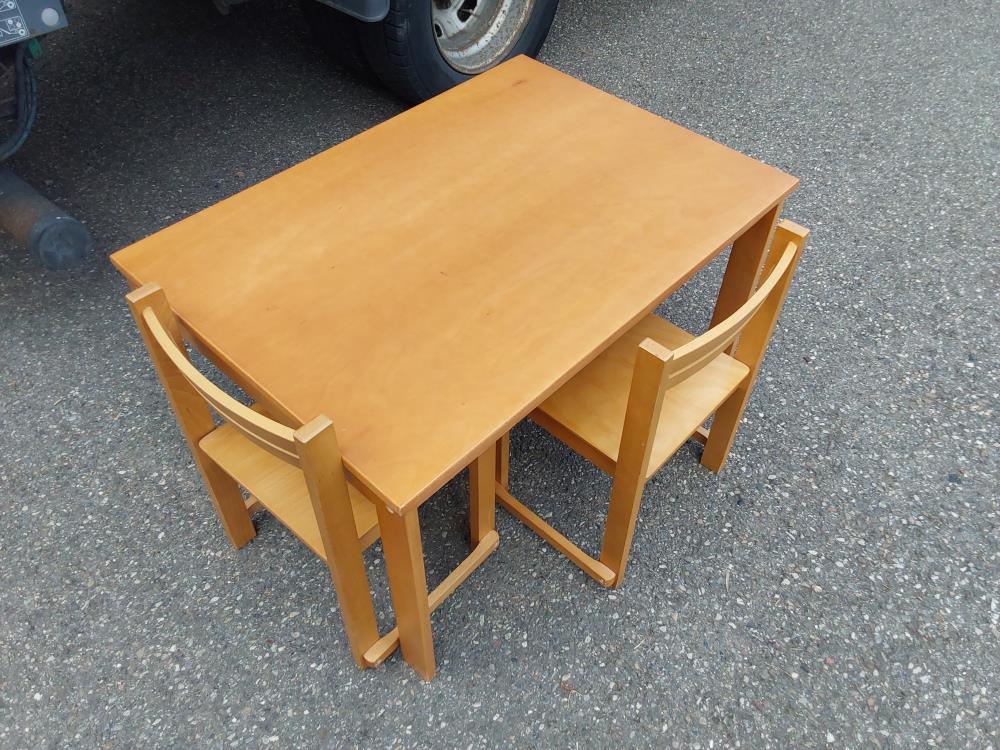 TABLE + CHAISES POUR ENFANT EN BOIS