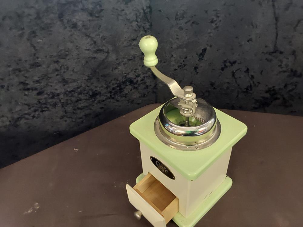 MOULIN A CAFE VERT PASTEL