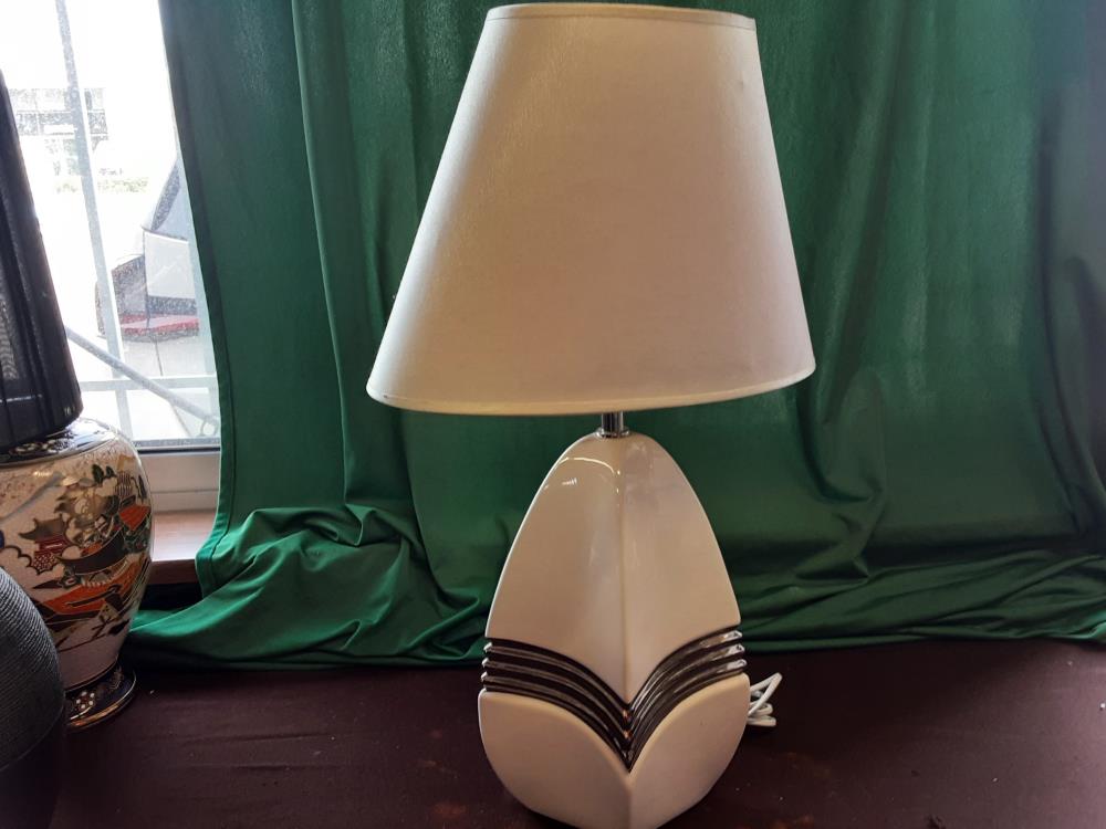 LAMPE DE SALON BLANCHE ET CHROME