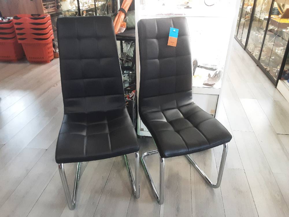 LOT DE 2 CHAISES NAD. SIMILI CUIR NOIR (83315) 2EME CHOIX