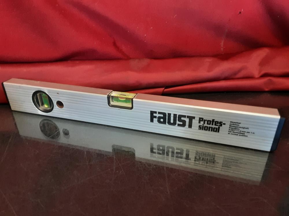 NIVEAU FAUST 40CM