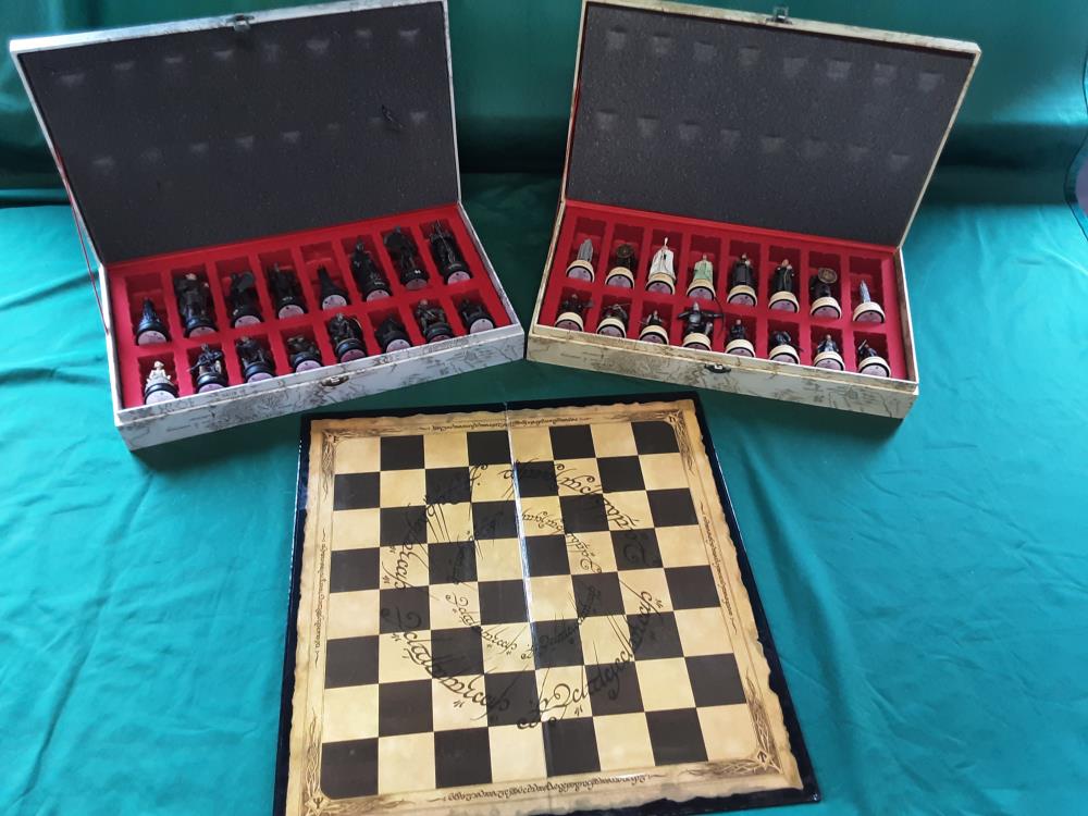 JEU D’ÉCHECS SEIGNEUR DES ANNEAUX DANS 2 COFFRETS ET PLATEAU