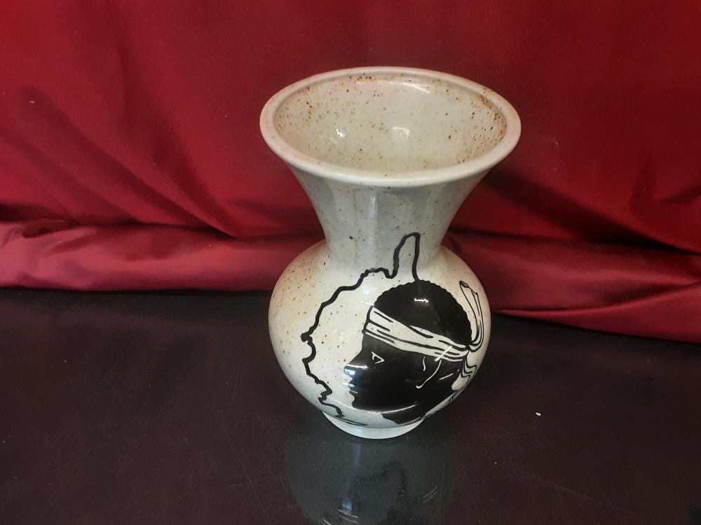 VASE MOTIF VISAGE CORSE