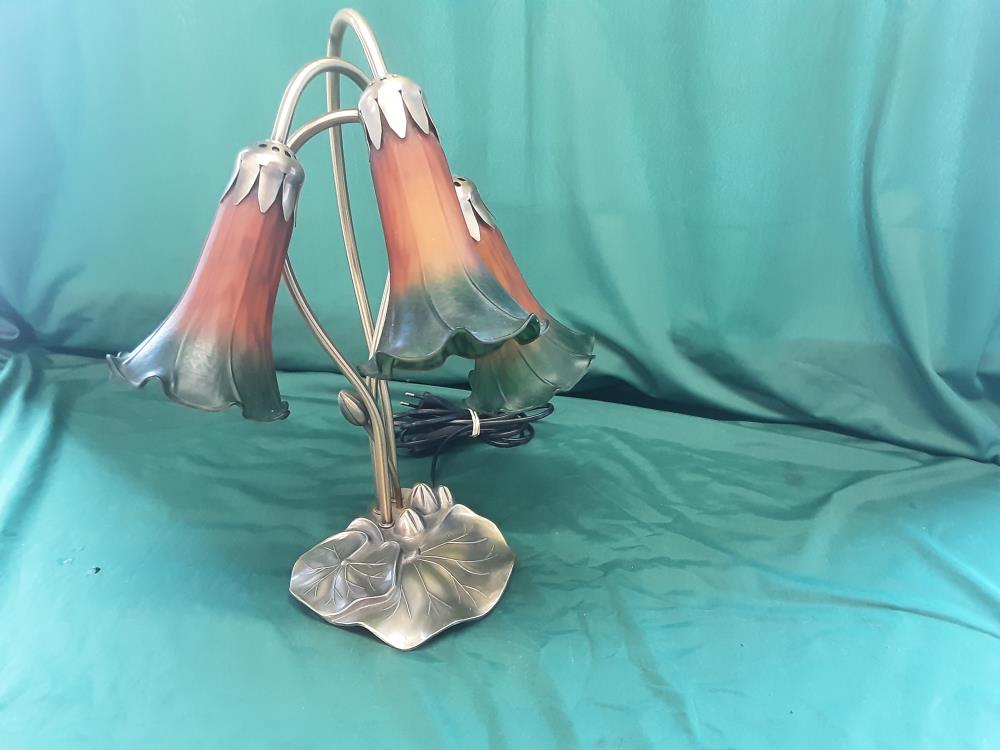 LAMPE A POSER PIED LAITON 3 TULIPES VERTES-ORANGEES