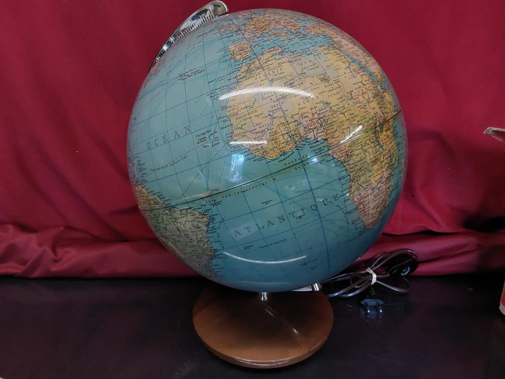 MAPPEMONDE LUMINEUSE