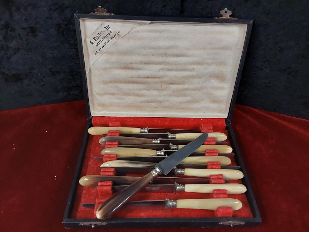 LOT DE 12 COUTEAUX